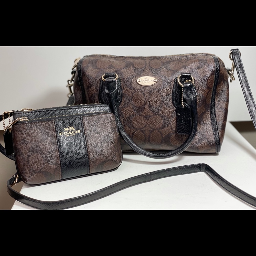 70’s coach doctor or city bag with wristlet!